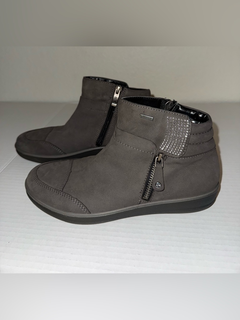 ARA Gore-Tex Charcoal Gray Sparkle Thistle Studded Ankle Zip Chic Bootie 6.5 37